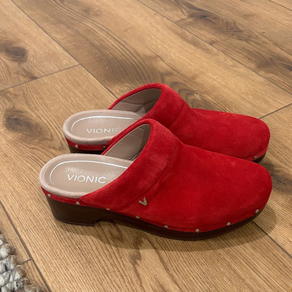 Vionic Women's Red Suede Mules